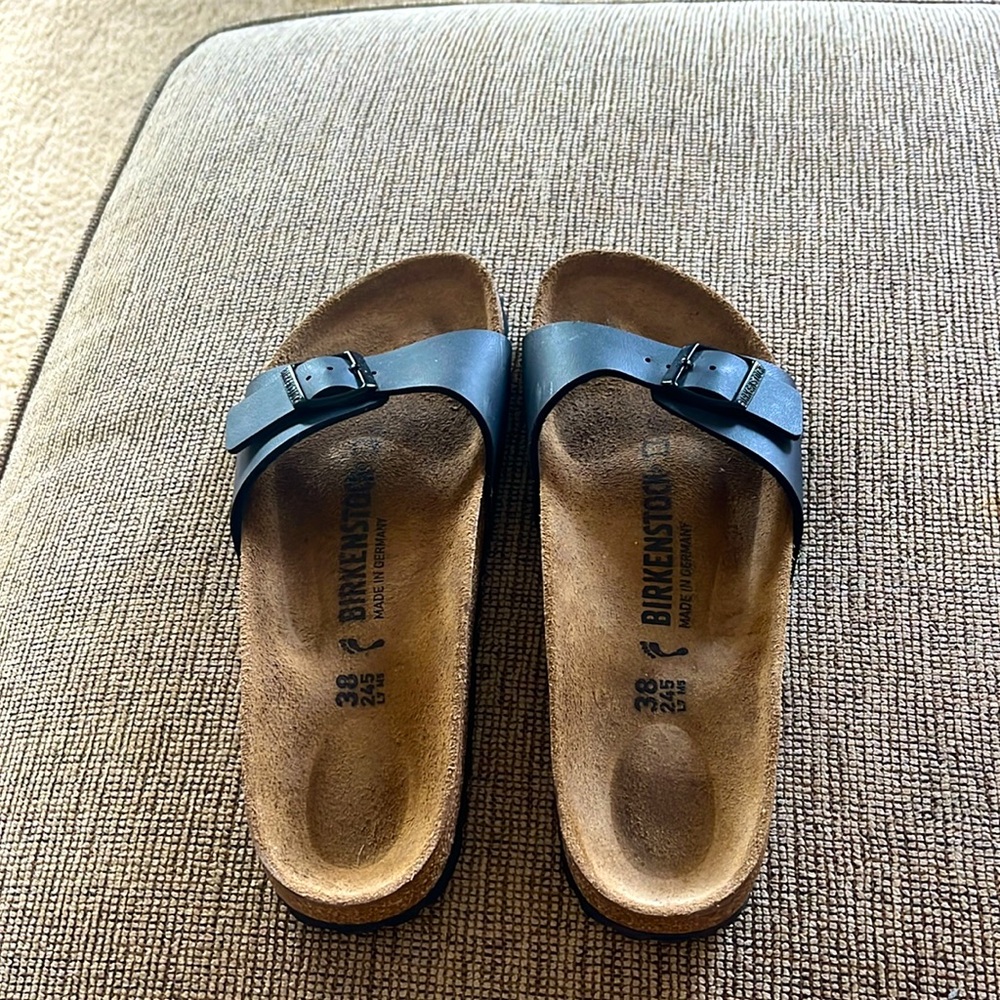 Like new Birkenstock slide sandals.